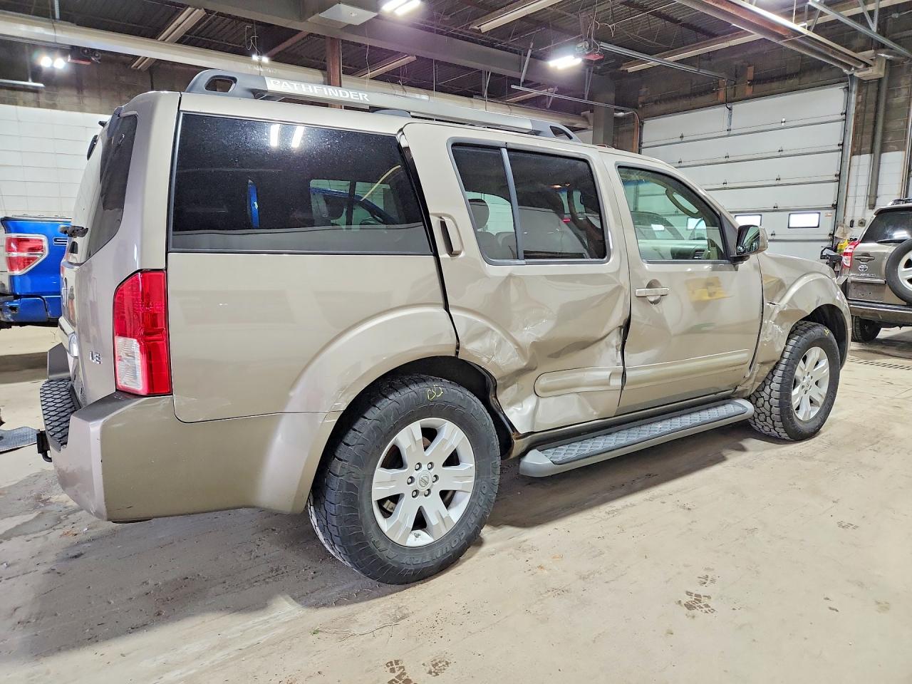 Nissan Pathfinder S