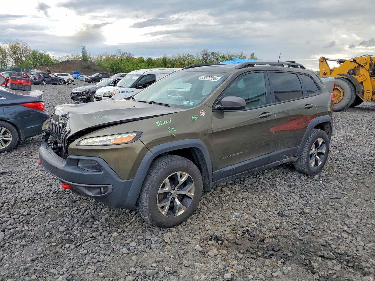 Salvage Jeep Cherokee Image