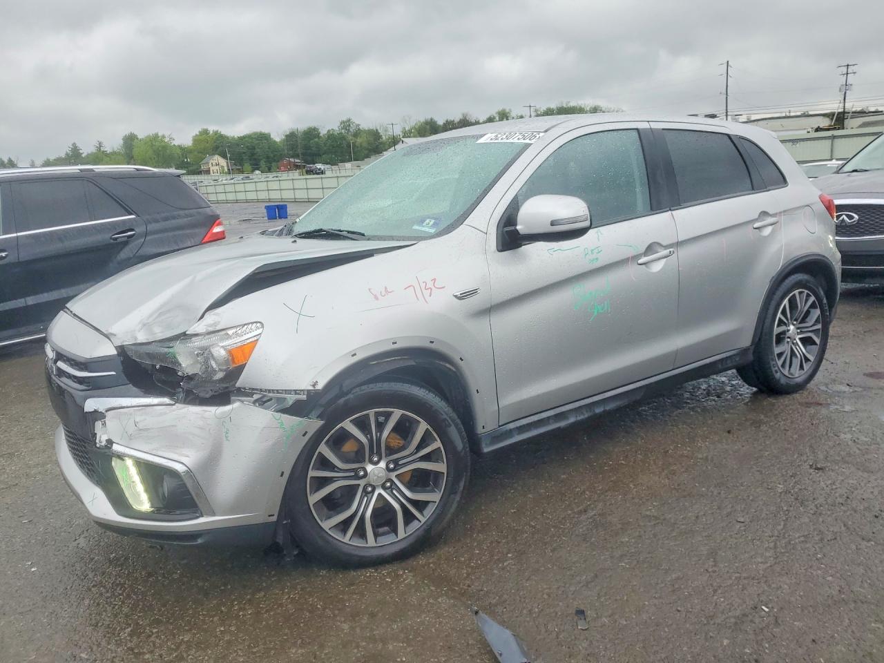 Salvage Mitsubishi Outlander Image