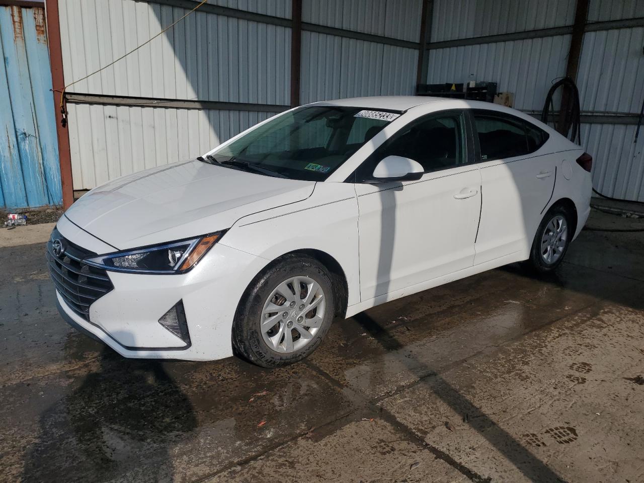 Salvage Hyundai ELANTRA Image