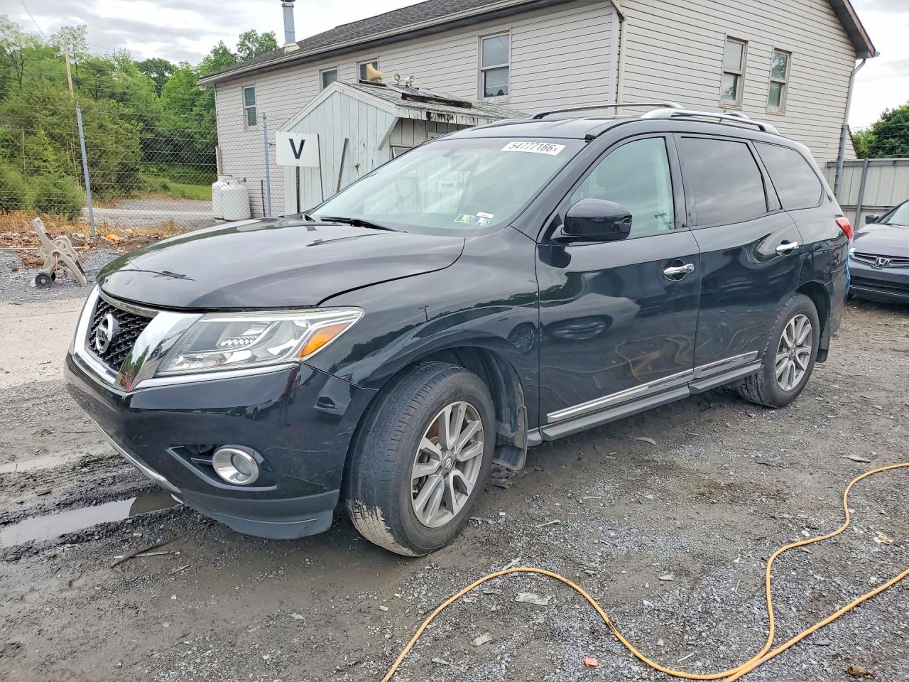 Salvage Nissan Pathfinder Image