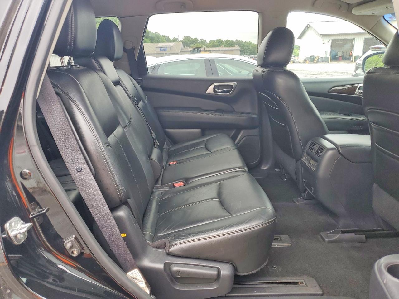 Nissan Pathfinder S