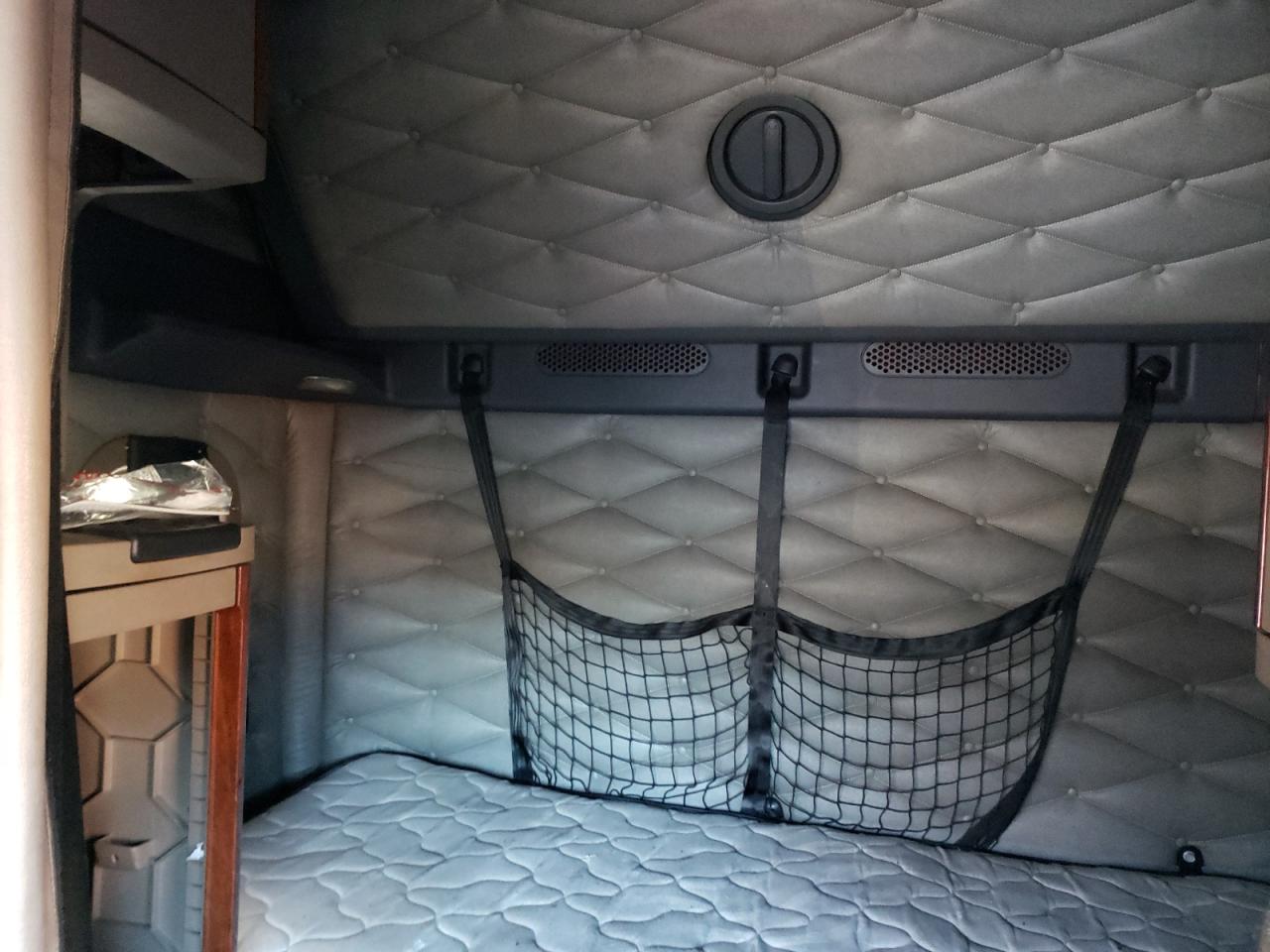 Freigliner Cascadia 125
