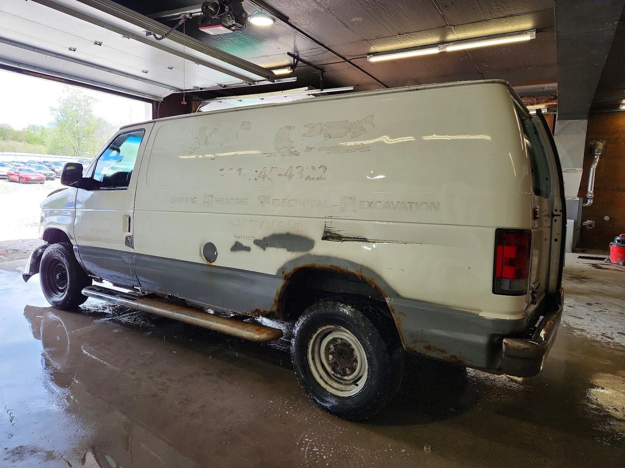 Ford Econoline E250 Van