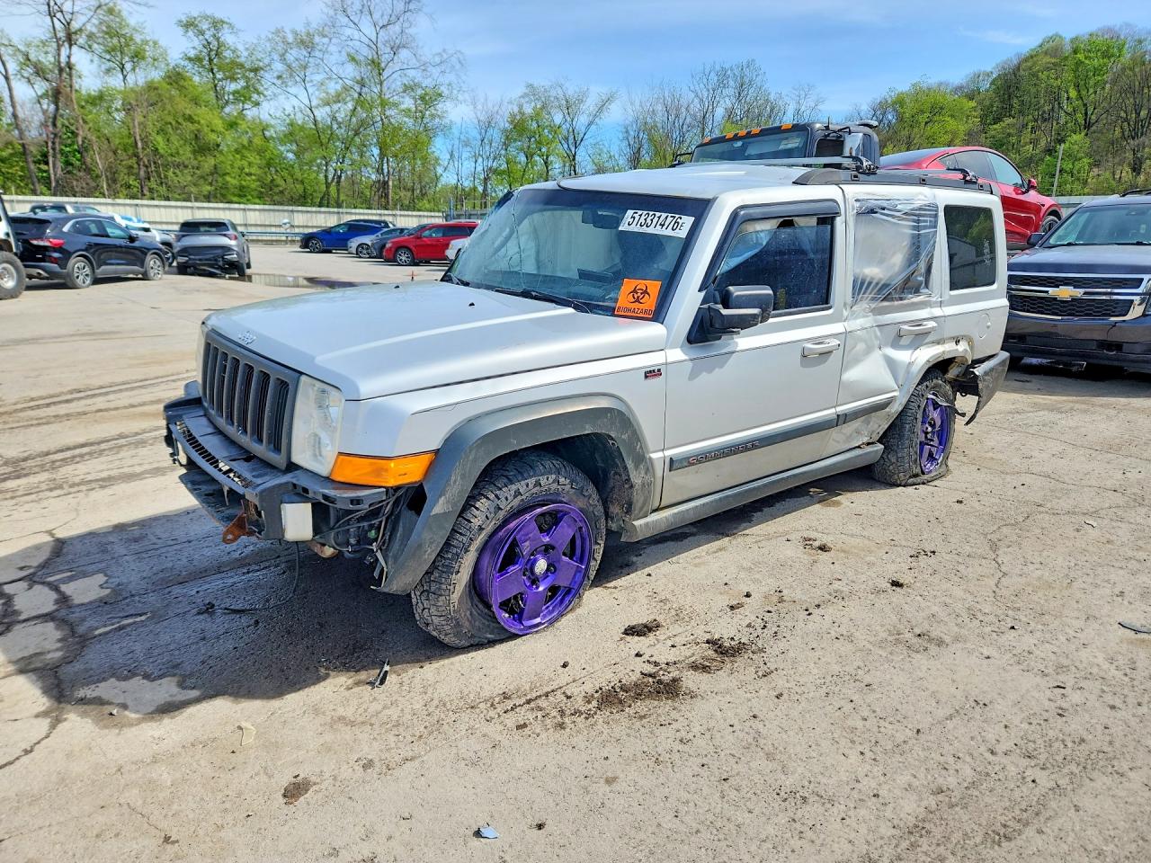 Salvage Jeep Commander Image