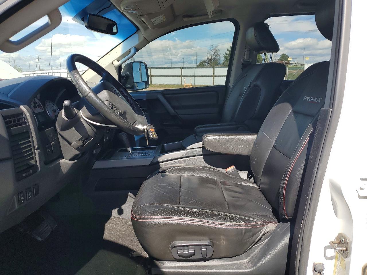 Nissan Titan Sv