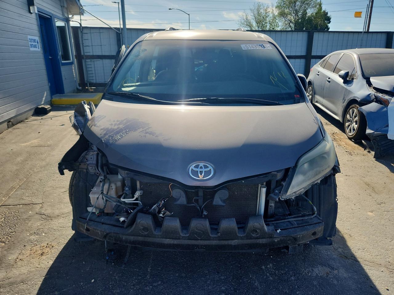 Toyota Sienna Sport