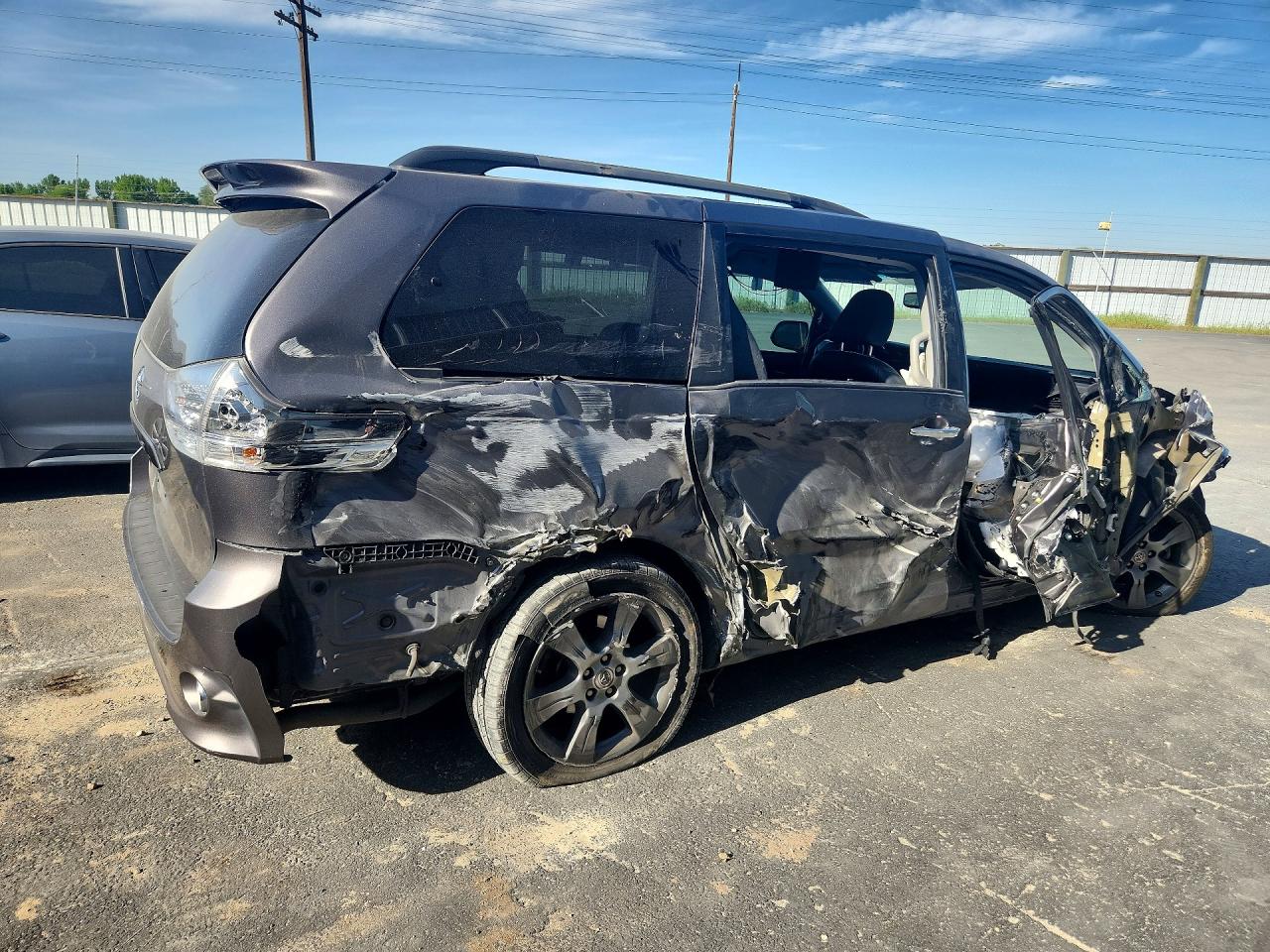 Toyota Sienna Sport