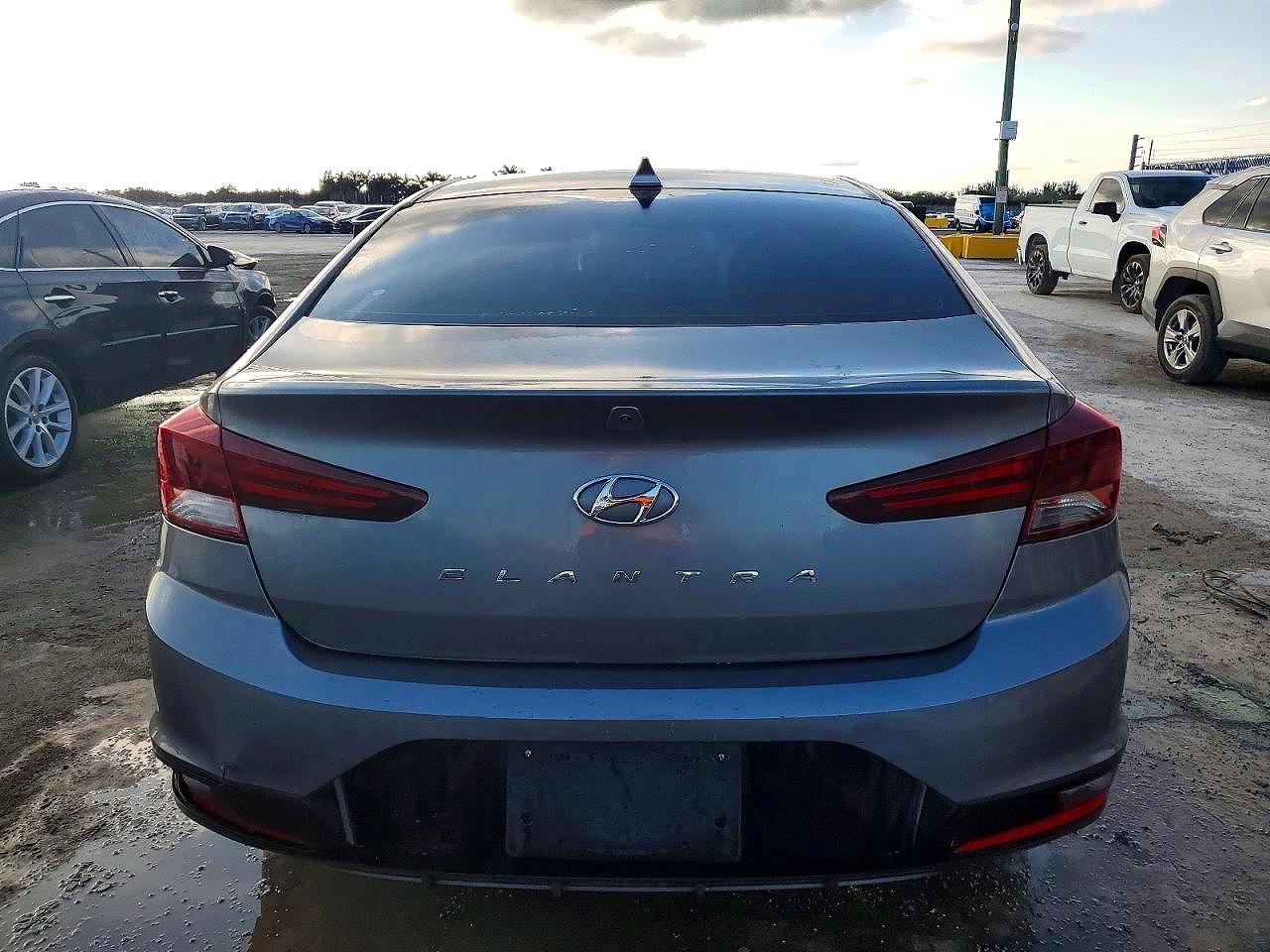 Hyundai ELANTRA Sel