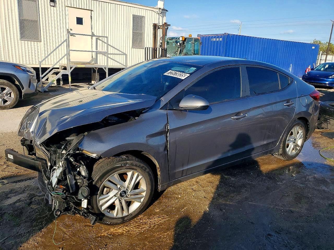 Salvage Hyundai ELANTRA Image