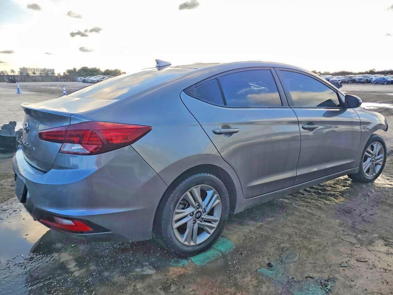 Hyundai ELANTRA Sel