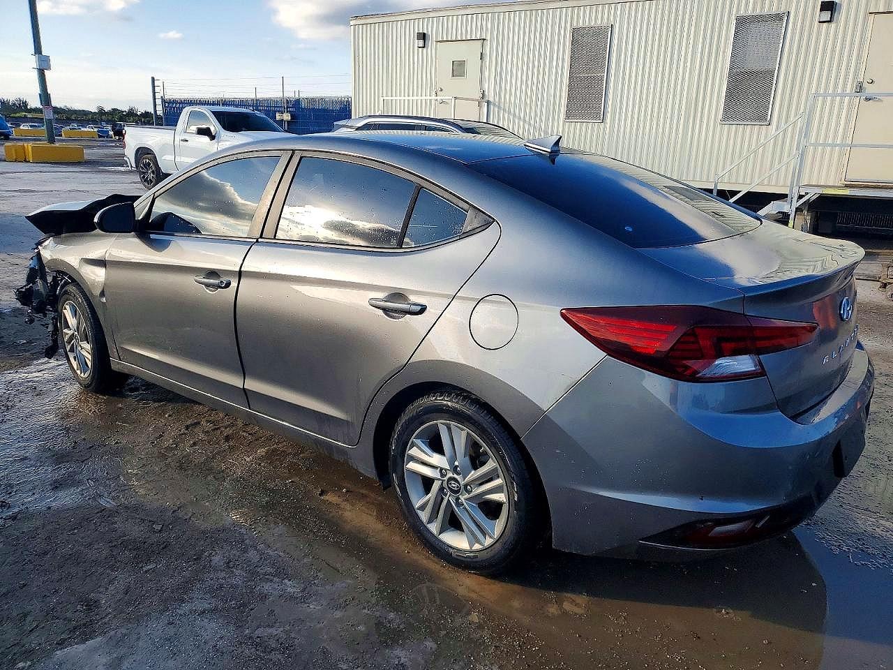 Hyundai ELANTRA Sel