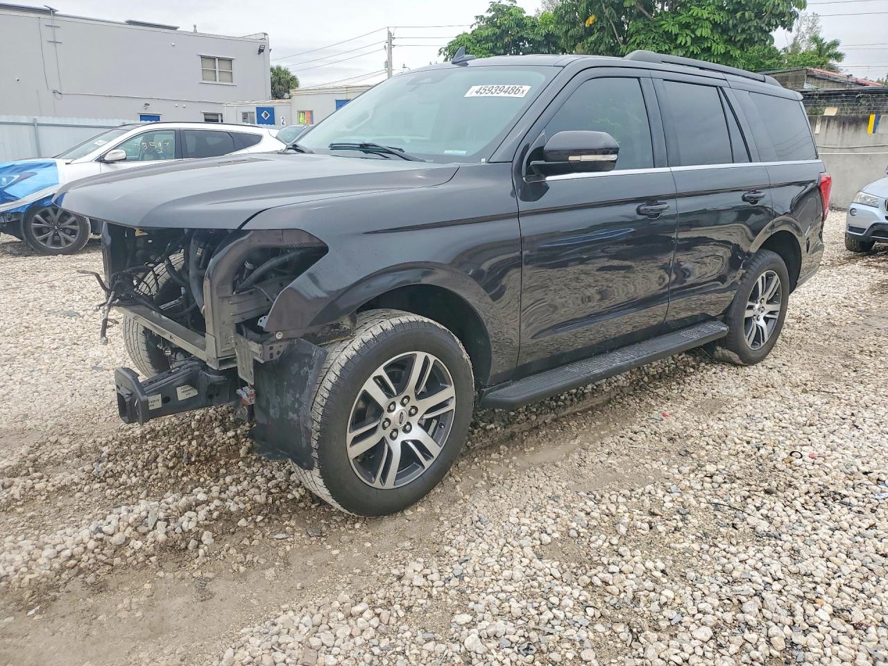 Salvage Ford Expedition Image