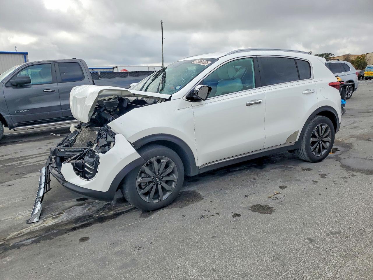 Salvage Kia Sportage Image