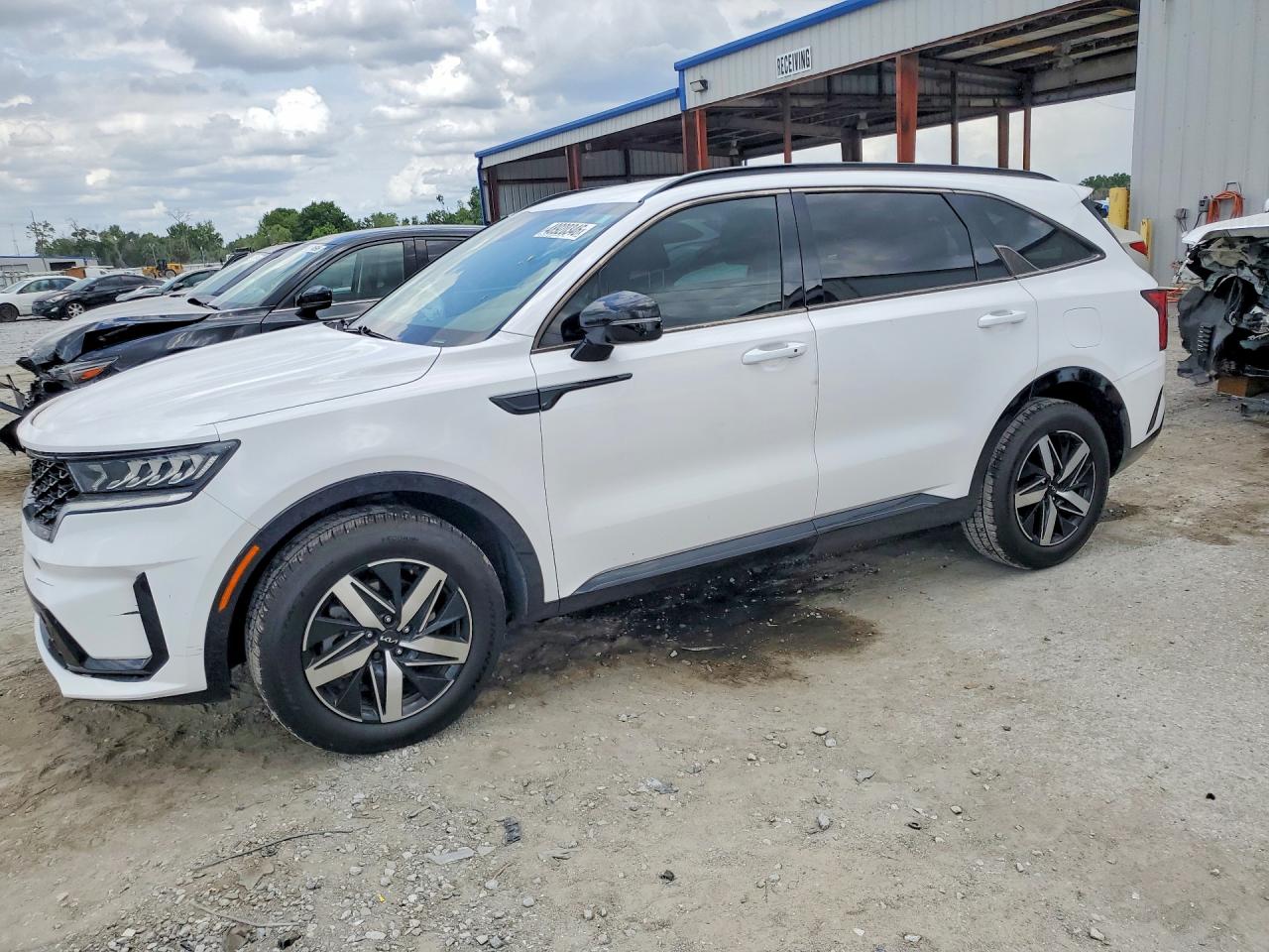 Salvage Kia Sorento Image