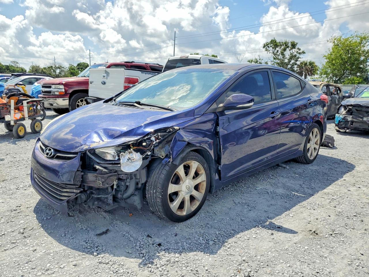 Salvage Hyundai ELANTRA Image