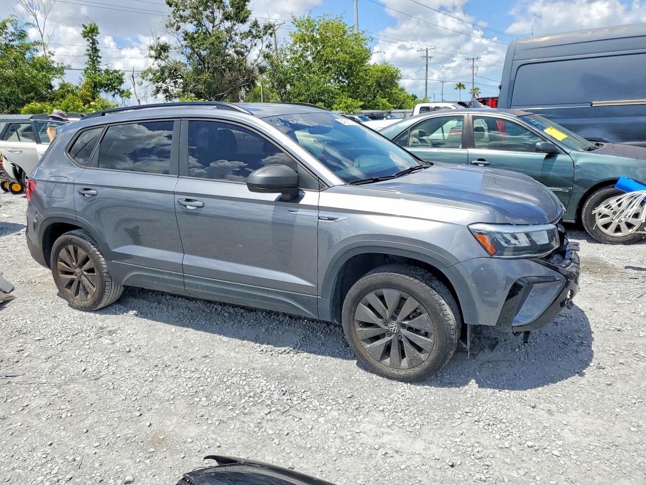 Volkswagen Taos S