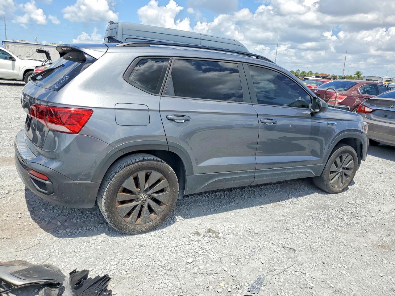 Volkswagen Taos S