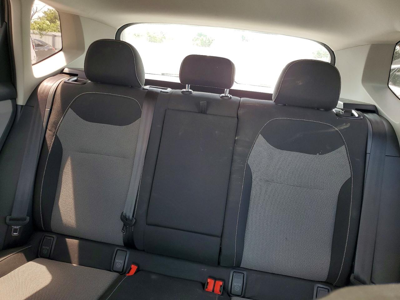 Volkswagen Taos S
