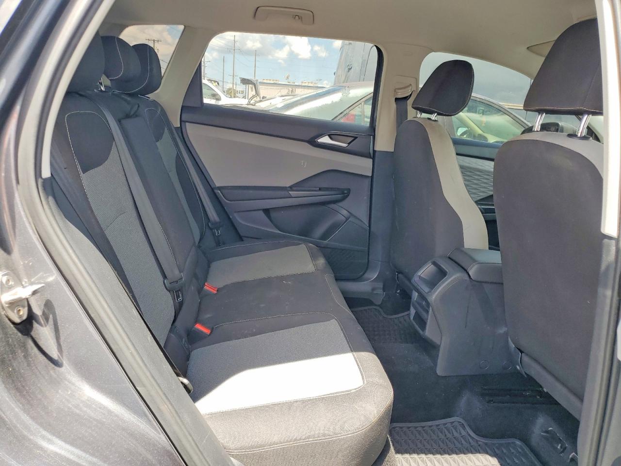 Volkswagen Taos S