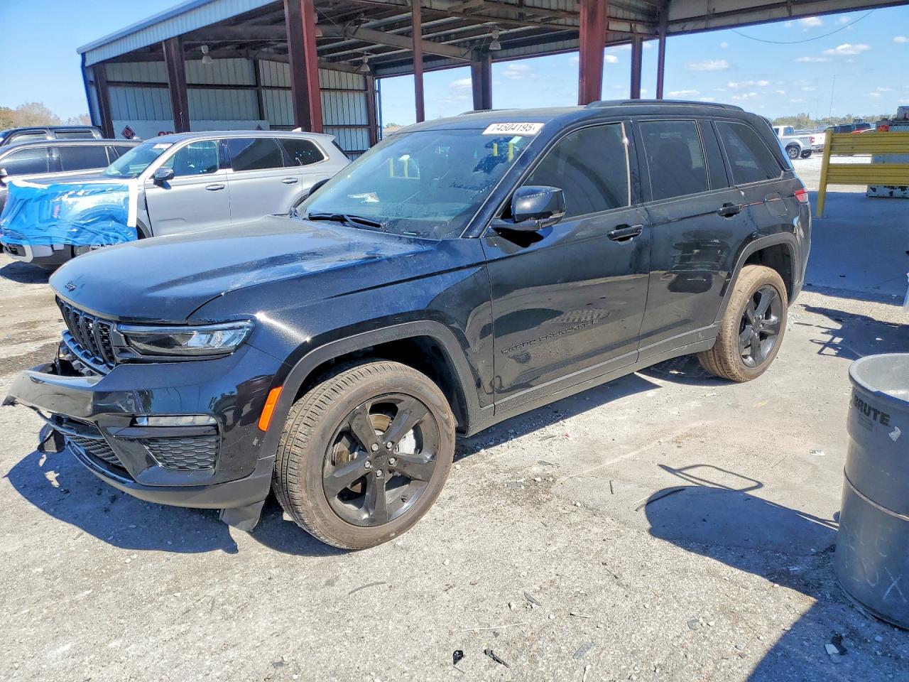 Salvage Jeep Grand Cherokee Image