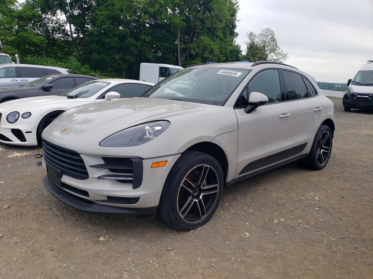 Salvage Porsche Macan Image