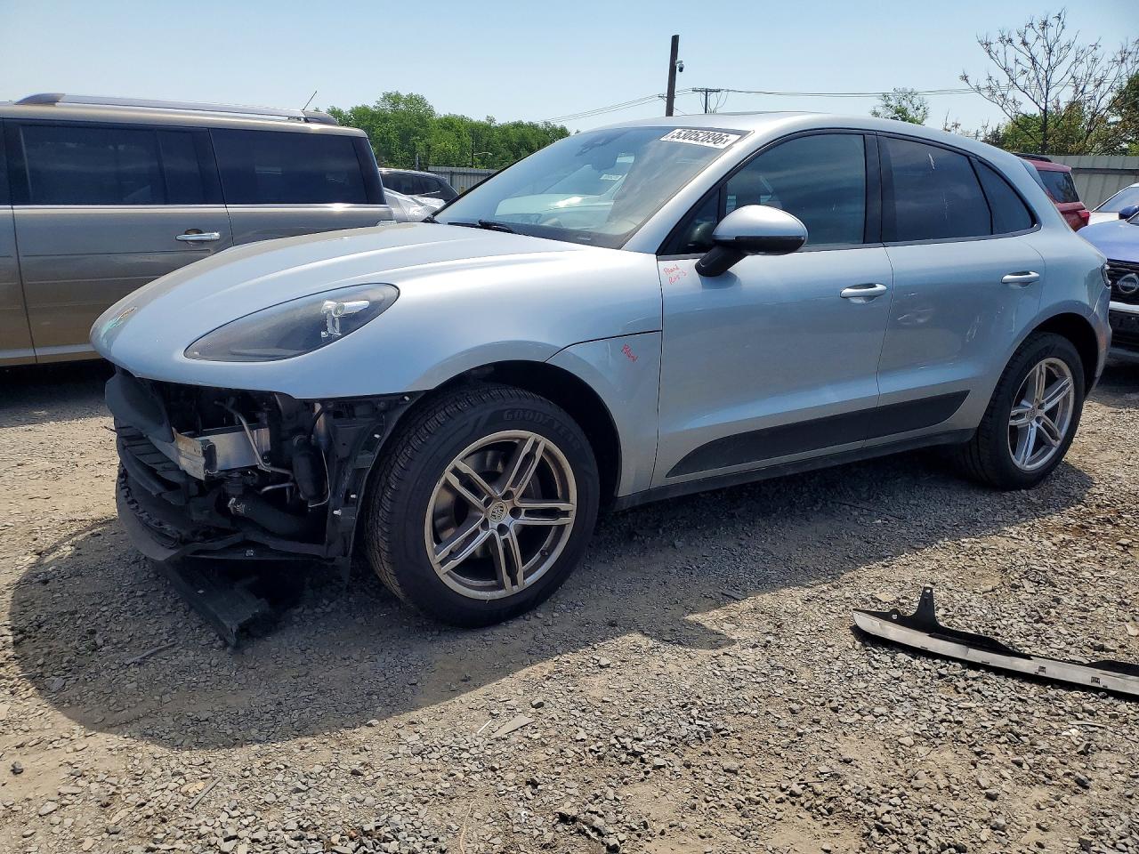 Salvage Porsche Macan Image