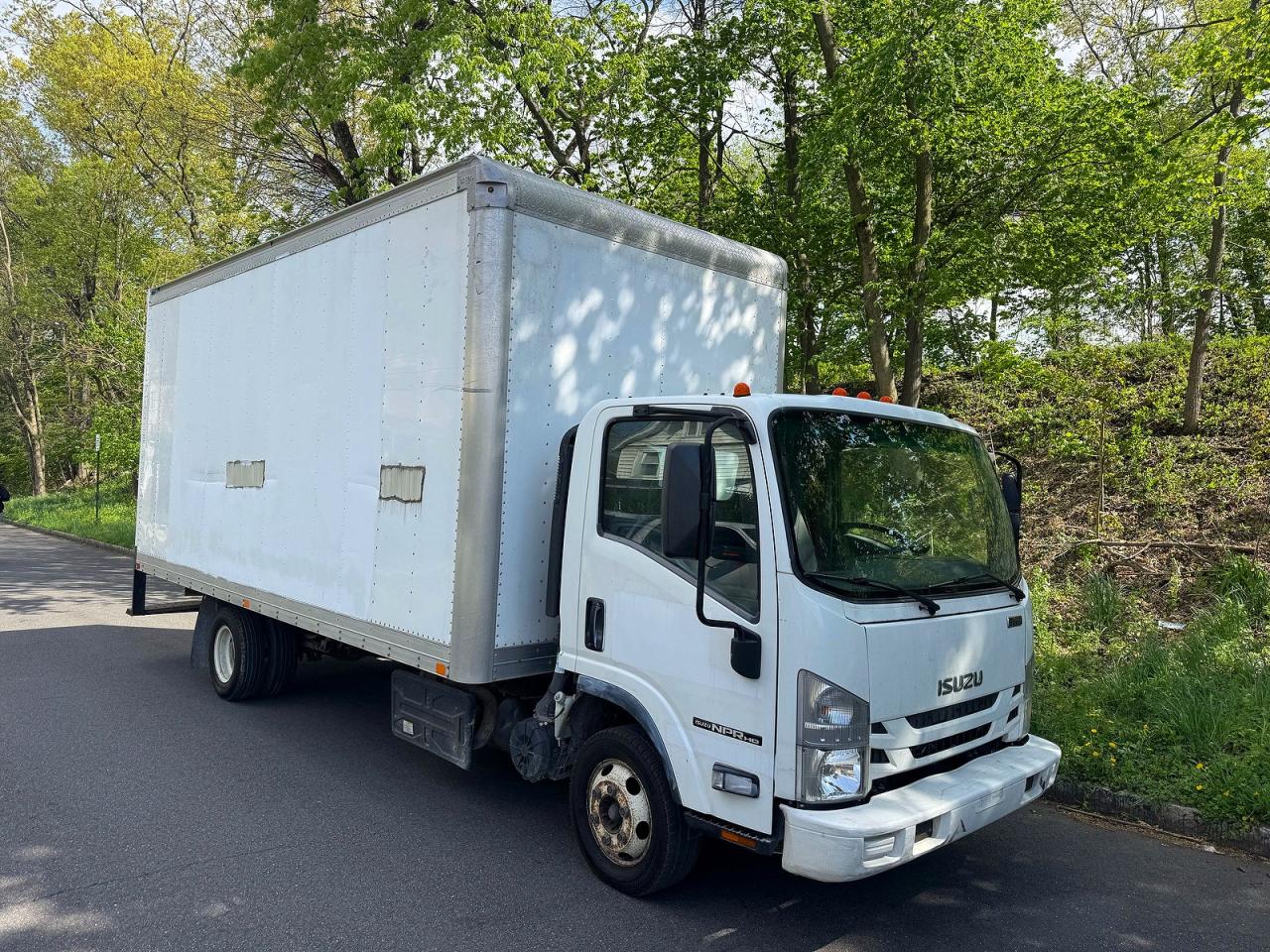 Salvage Isuzu Npr Image