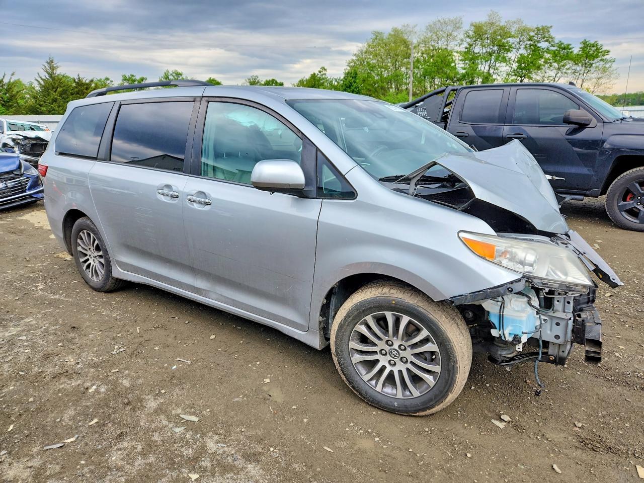 Toyota Sienna Xle 8-passenger