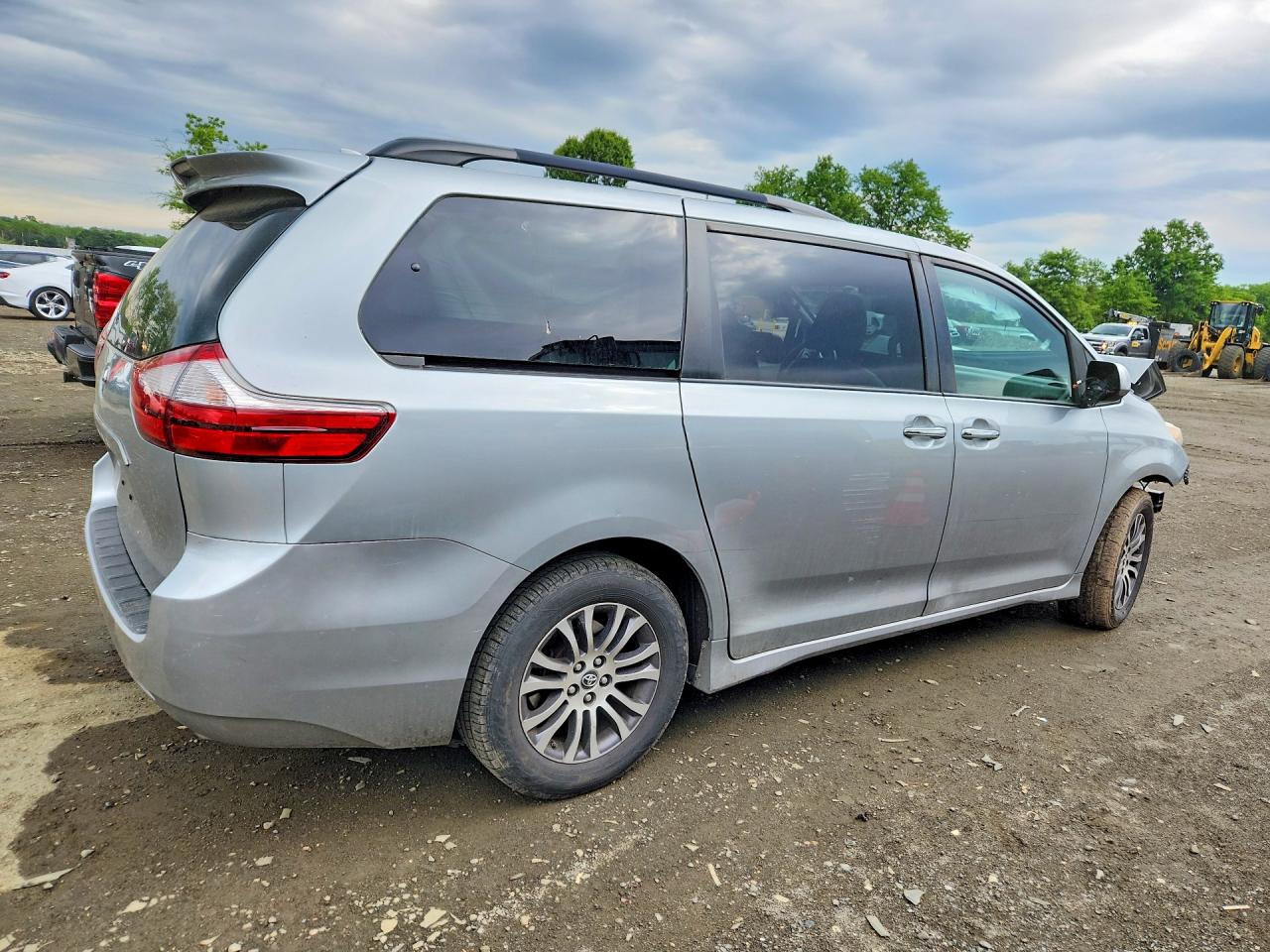 Toyota Sienna Xle 8-passenger