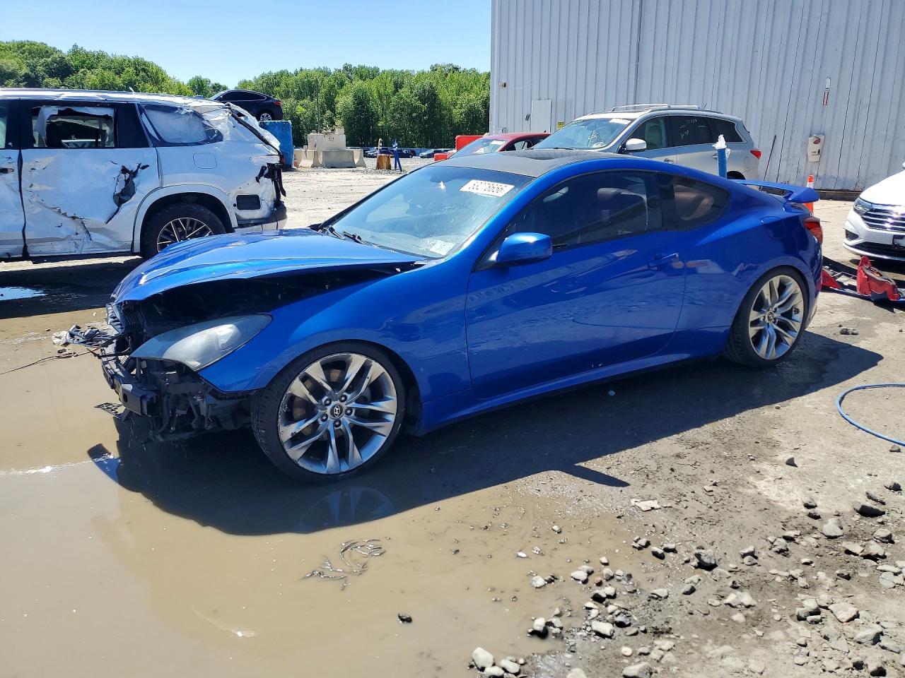 Salvage Hyundai Genesis Image