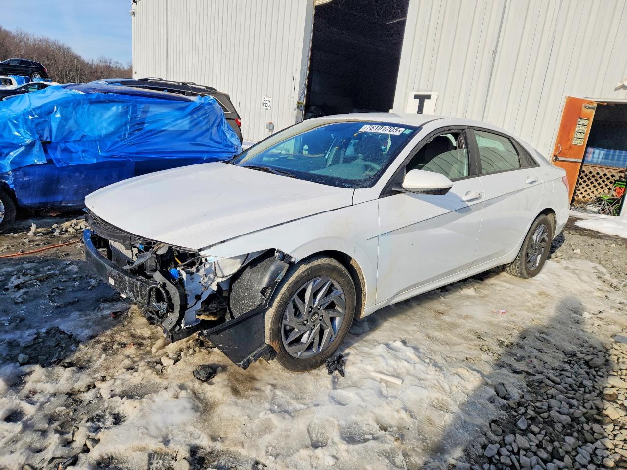 Salvage Hyundai ELANTRA Image
