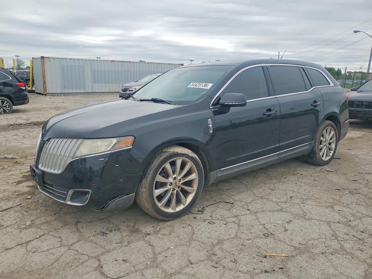 Salvage Lincoln MKT Image