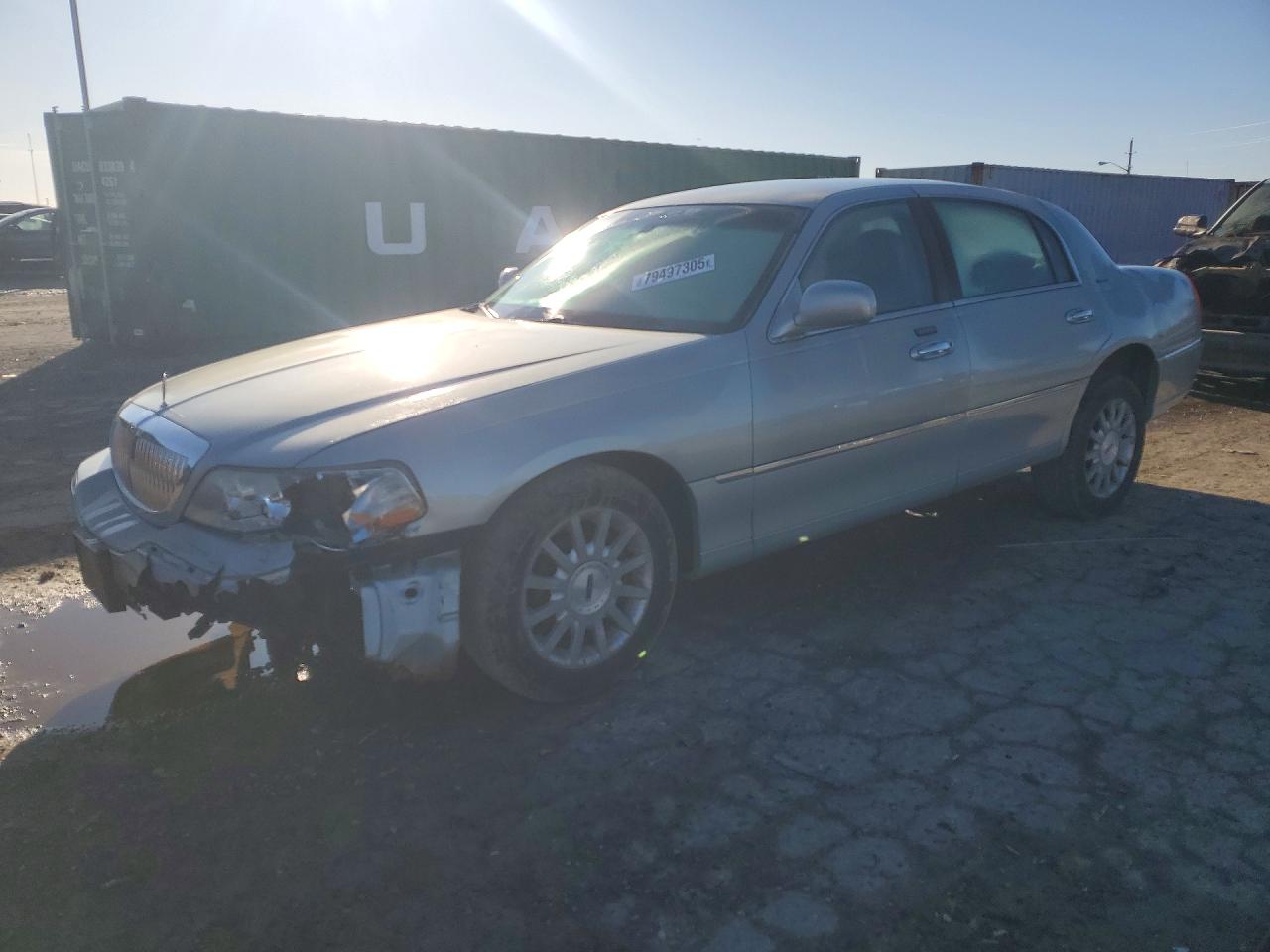 Salvage Lincoln Towncar Image