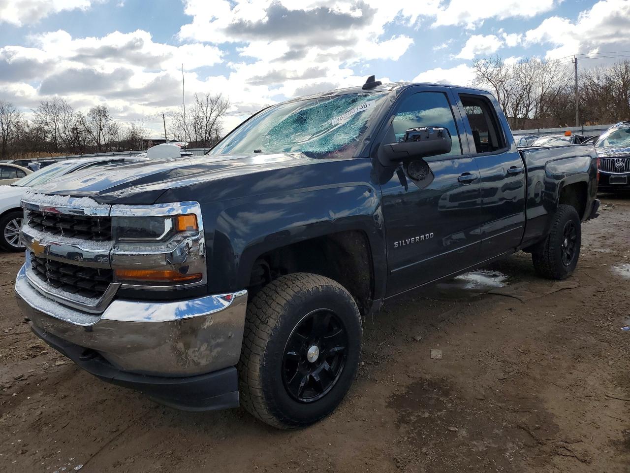 Salvage Chevrolet Silverado Image