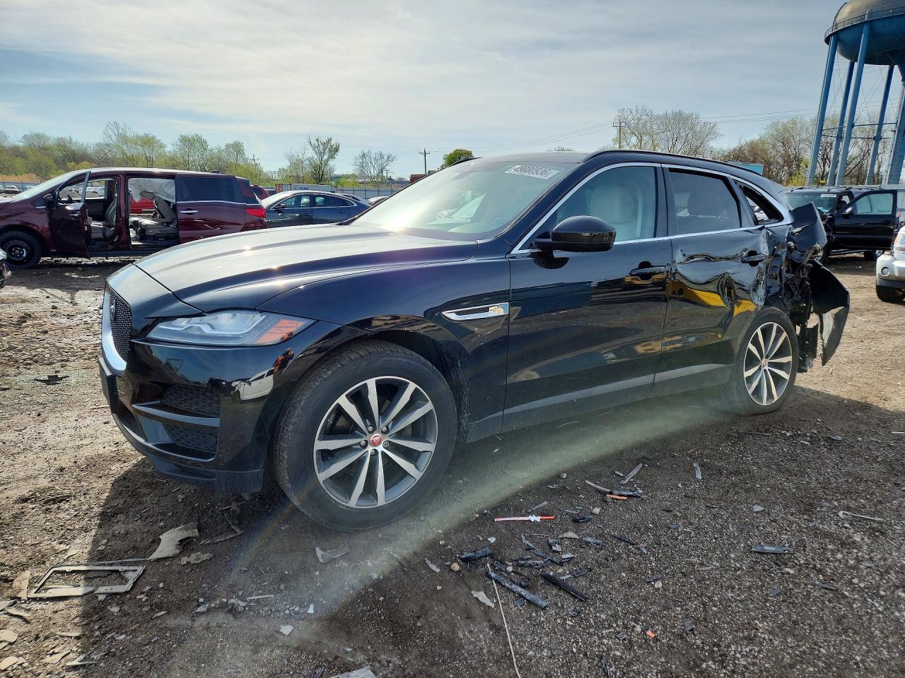 Salvage Jaguar F-PACE Image