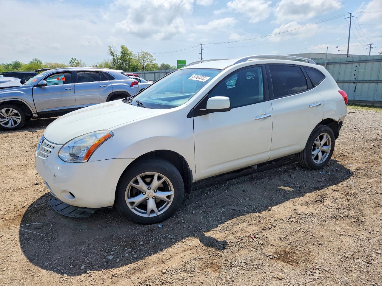 Salvage Nissan Rogue Image