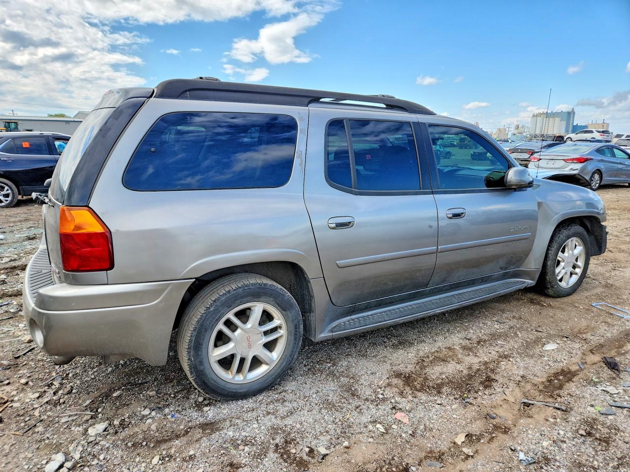GMC Envoy Denali Xl