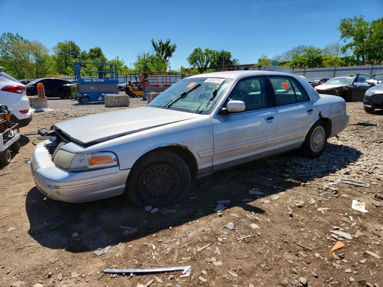 Salvage Ford Crown Vic Image