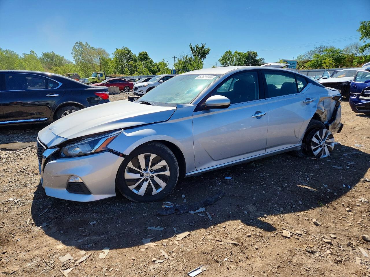 Salvage Nissan Altima Image