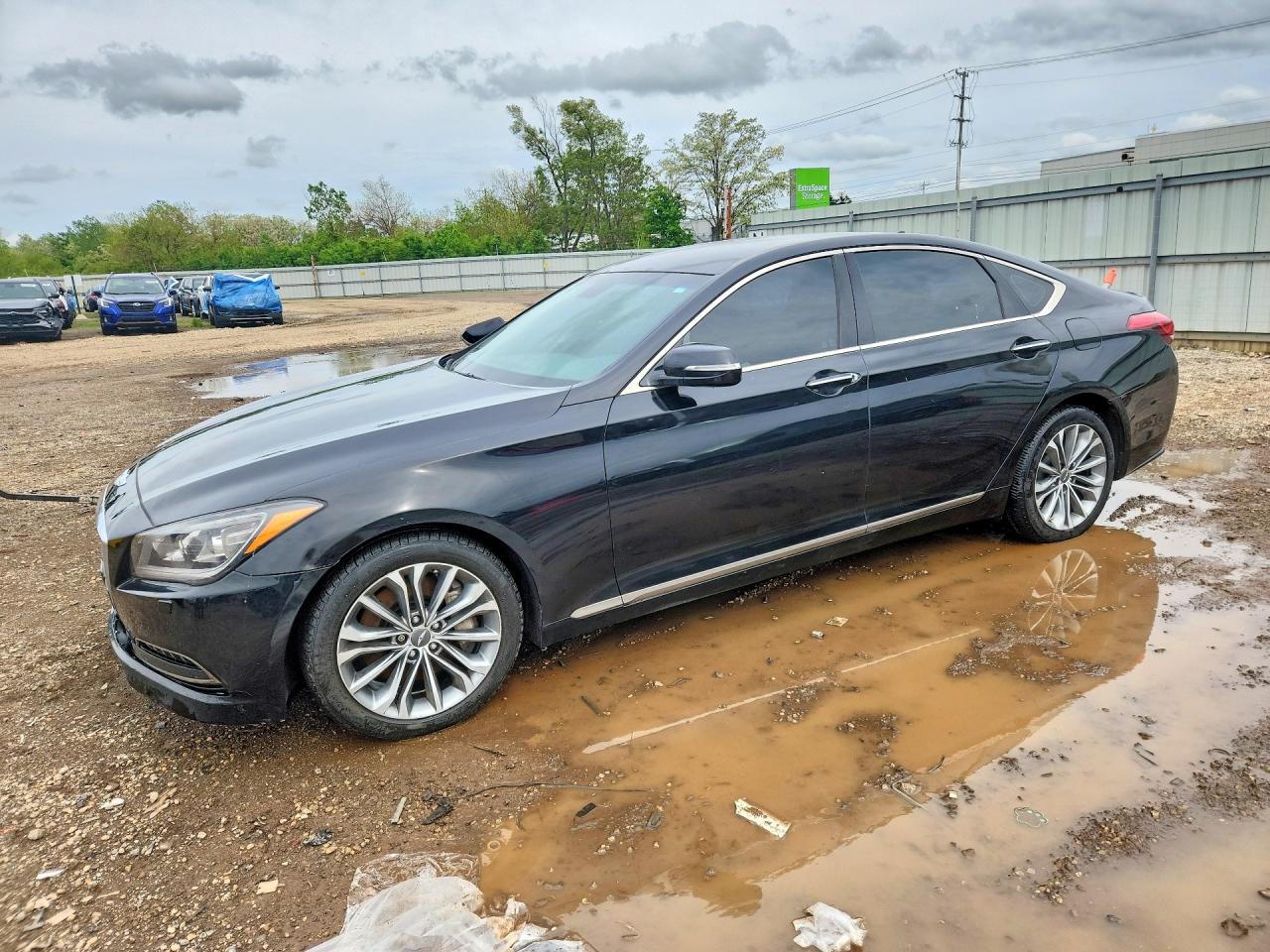 Salvage Hyundai Genesis Image