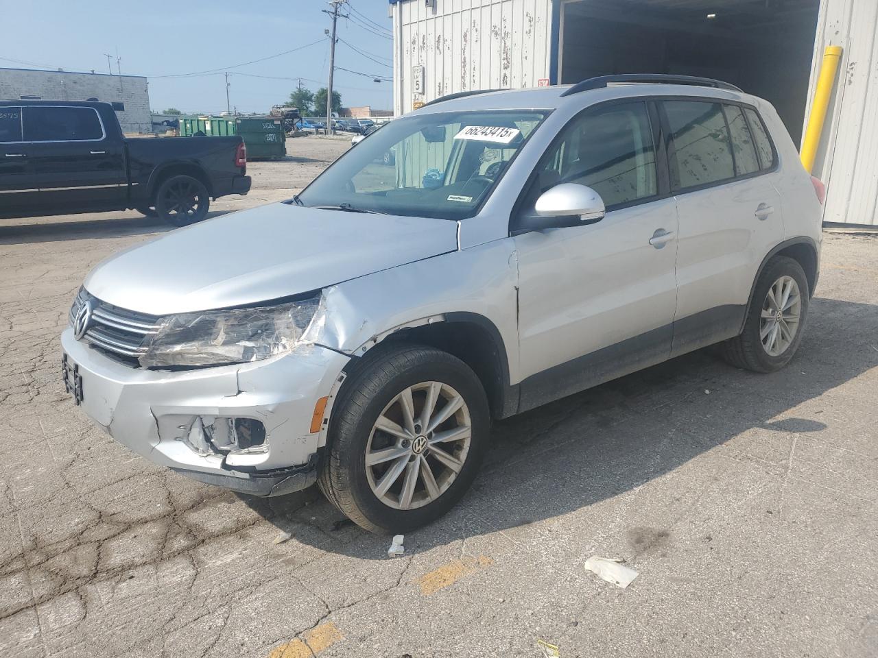 Salvage Volkswagen Tiguan Image