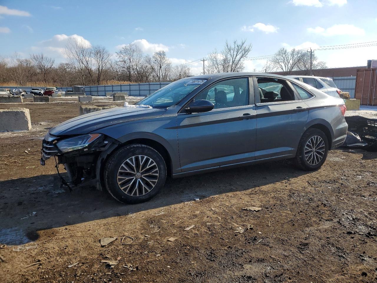 Salvage Volkswagen Jetta Image