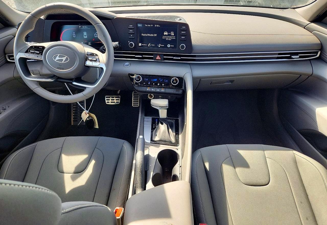 Hyundai ELANTRA Sel Sport