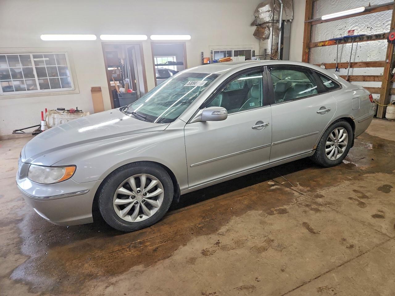 Salvage Hyundai Azera Image