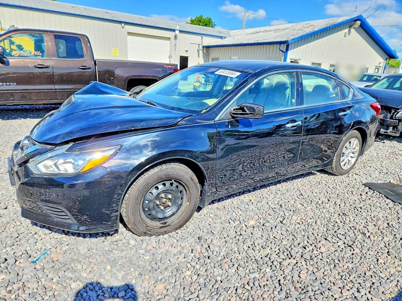 Salvage Nissan Altima Image