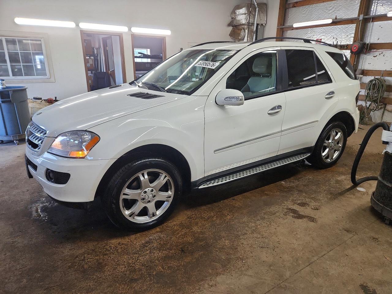 Salvage Mercedes-Benz M-Class Image