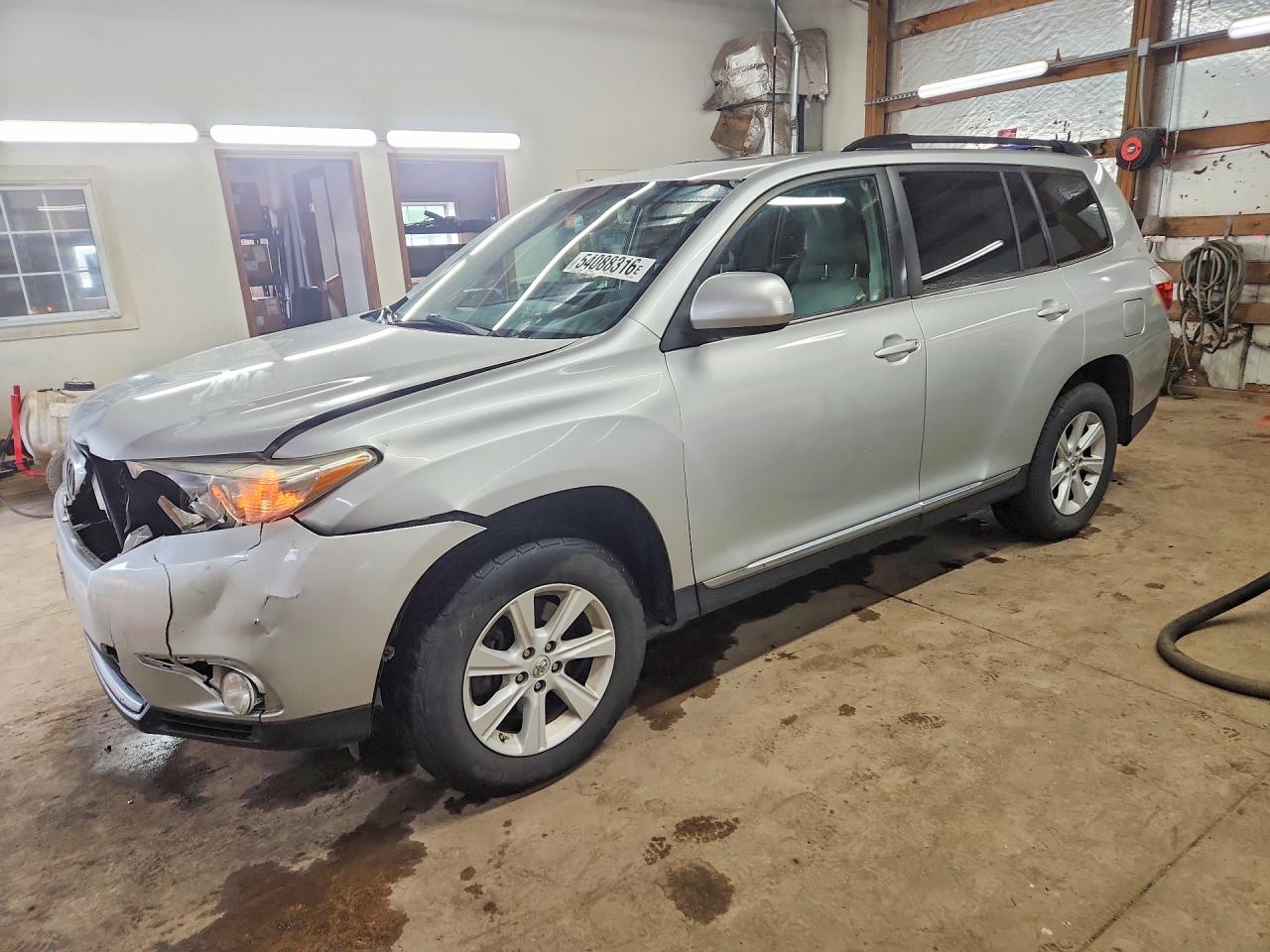 Salvage Toyota Highlander Image