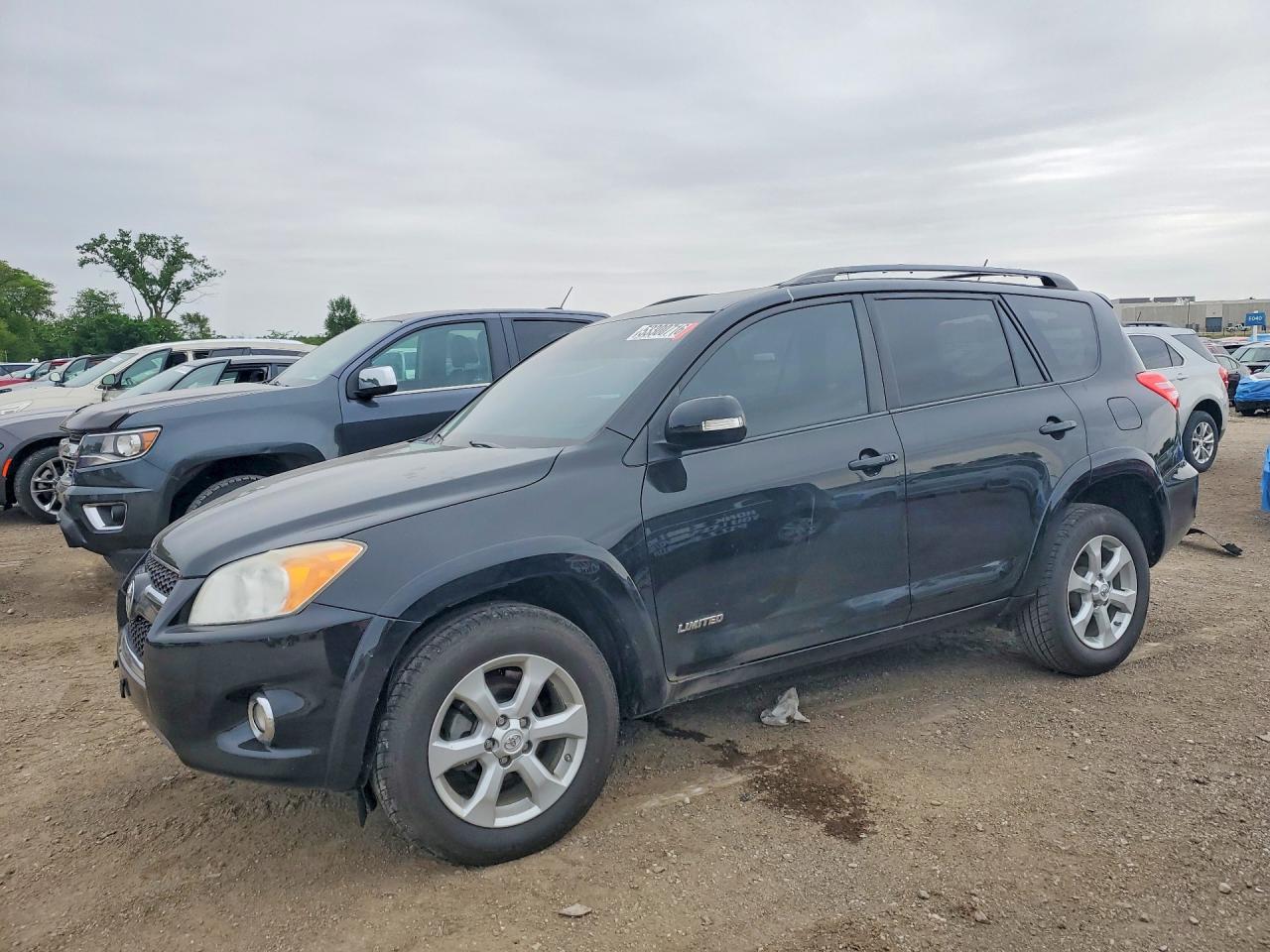 Salvage Toyota RAV4 Image