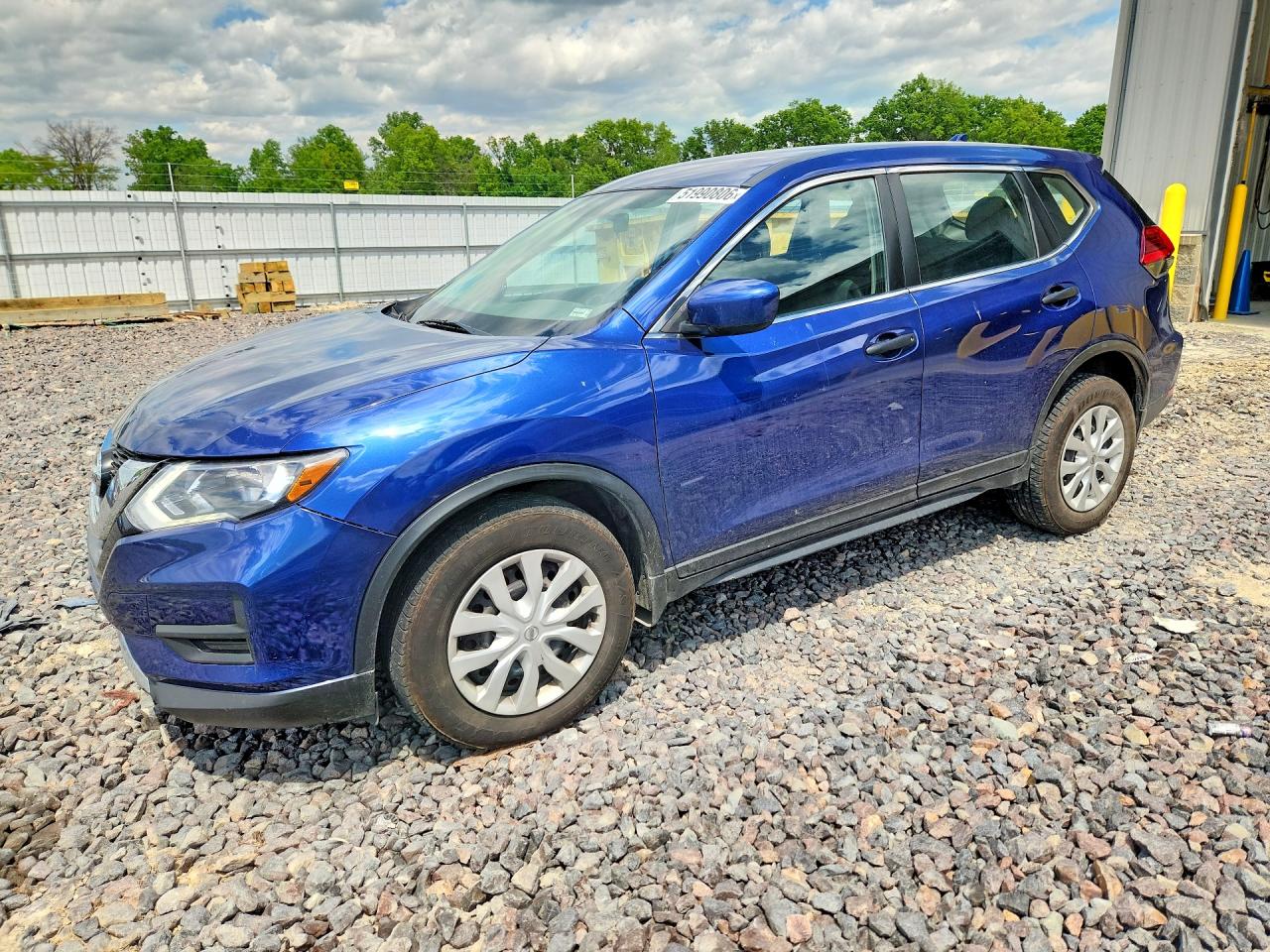 Salvage Nissan Rogue Image